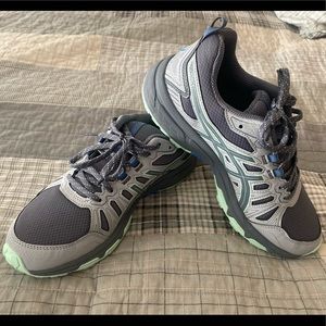 Women’s ASICS tennis shoe